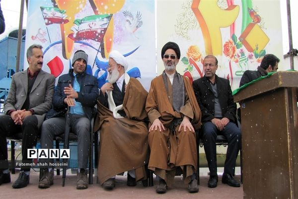 حضور پر شور مردم شهرستان فیروزکوه در راهپیمایی 22 بهمن