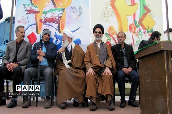 حضور پر شور مردم شهرستان فیروزکوه در راهپیمایی 22 بهمن