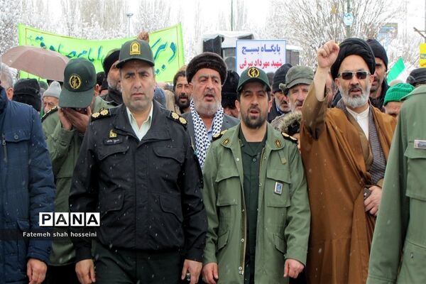 حضور پر شور مردم شهرستان فیروزکوه در راهپیمایی 22 بهمن
