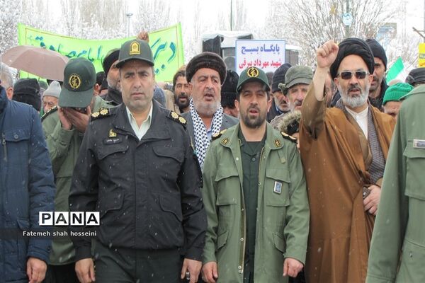 حضور پر شور مردم شهرستان فیروزکوه در راهپیمایی 22 بهمن
