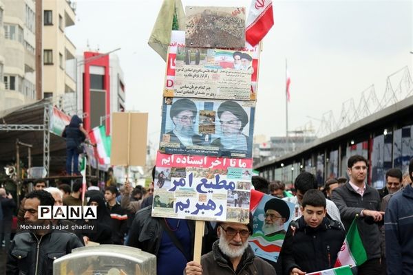 غرفه سازمان دانش‌آموزی شهر تهران در راهپیمایی 22 بهمن ماه تهران
