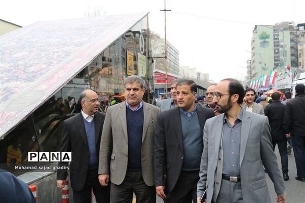 غرفه سازمان دانش‌آموزی شهر تهران در راهپیمایی 22 بهمن ماه تهران