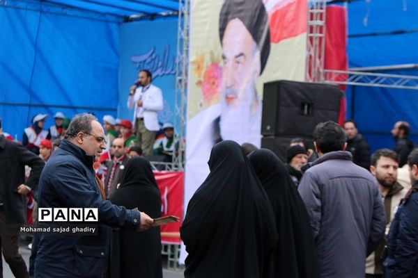 غرفه سازمان دانش‌آموزی شهر تهران در راهپیمایی 22 بهمن ماه تهران