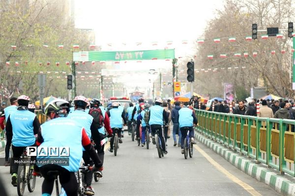 غرفه سازمان دانش‌آموزی شهر تهران در راهپیمایی 22 بهمن ماه تهران