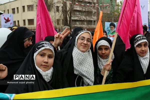 غرفه سازمان دانش‌آموزی شهر تهران در راهپیمایی 22 بهمن ماه تهران