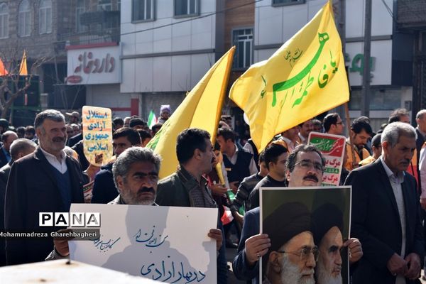 راهپیمایی 22 بهمن در بهارستان