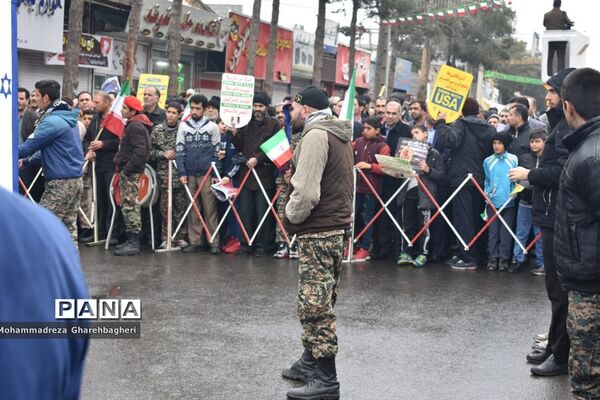راهپیمایی 22 بهمن در بهارستان