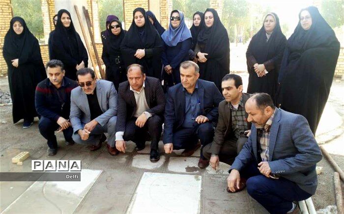 درخت انقلاب  به برکت خون شهدا هنوز سبز و بارور است