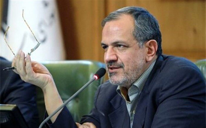 احمد مسجد جامعی:  دستفروشی مسئله‌ای ملی است
