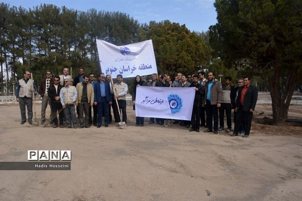 کاشت ۴۰ اصله نهال با یادمان ارتباطی فراگیر