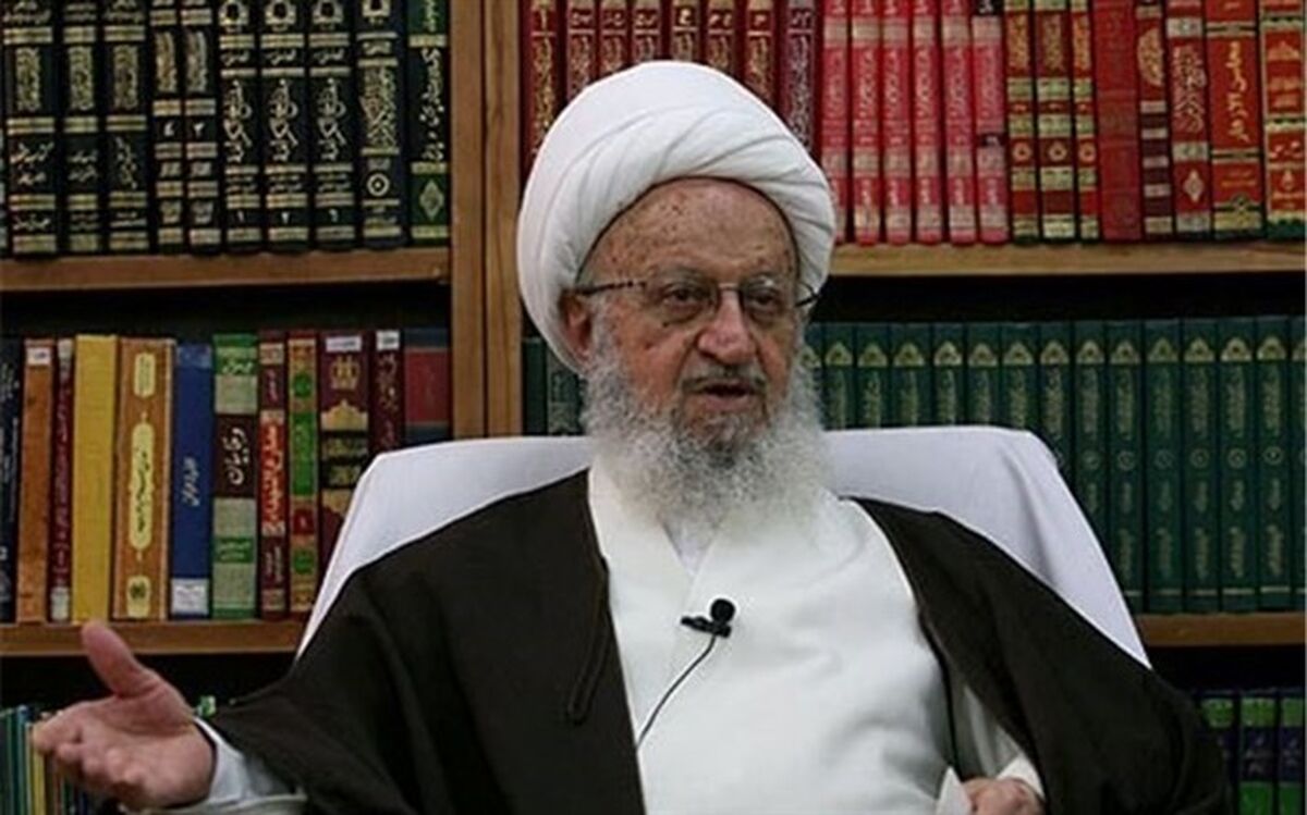 واکنش مکارم شیرازی به افراطیون قم: انقلاب را دوستان داخلی نابود می‌کنند نه دشمنان خارجی