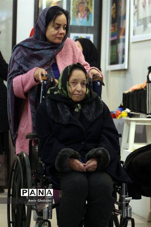 نمایشگاه آفریده‌‌ها و دست ساخته‌های هنر‌آموزان و هنرجویان منطقه‌ یک تهران