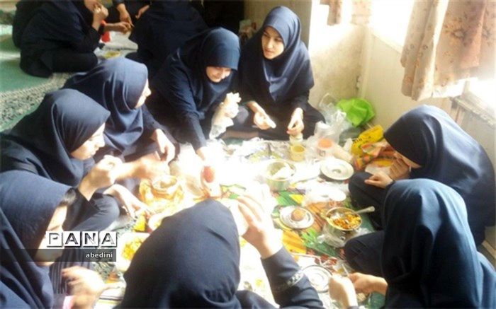 اردوی یک روزه تمرینی برای خوب زندگی کردن  با حضور دختران زواره ای