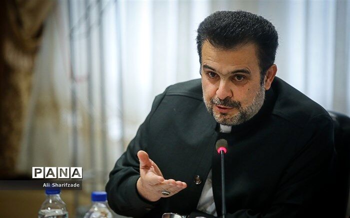دستور وزیر آموزش و پرورش بر دنبال کردن برنامه‌های رادیو قرآن در کلاس های مدارس