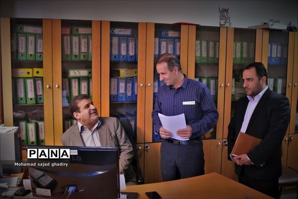 بازدید سرزده مدیرکل آموزش و پرورش شهر تهران از اداره منطقه 18