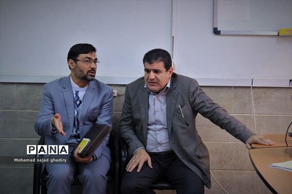 بازدید سرزده مدیرکل آموزش و پرورش شهر تهران از اداره منطقه 18