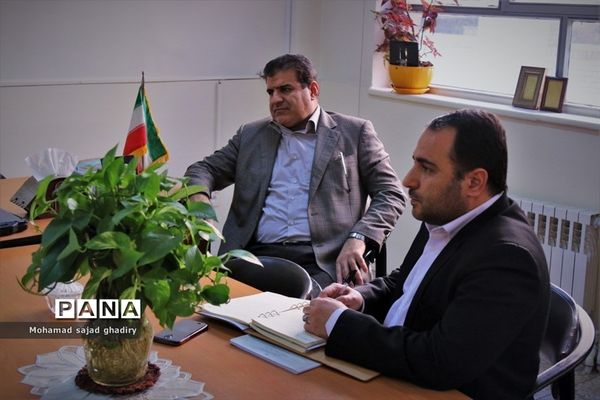 بازدید سرزده مدیرکل آموزش و پرورش شهر تهران از اداره منطقه 18