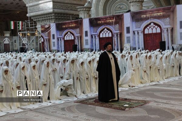 جشن طوبائیان از فرش تا عرش در حرم امام راحل