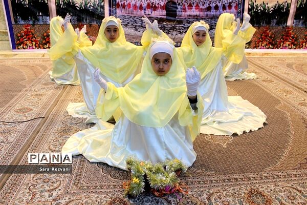 جشن طوبائیان از فرش تا عرش در حرم امام راحل