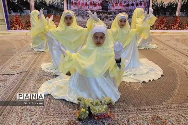 جشن طوبائیان از فرش تا عرش در حرم امام راحل