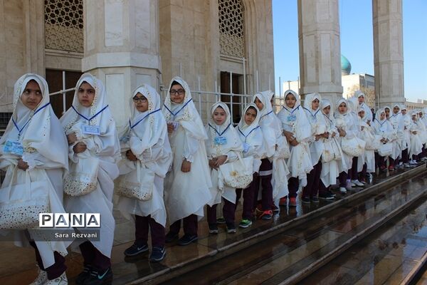 جشن طوبائیان از فرش تا عرش در حرم امام راحل