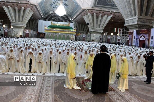 جشن طوبائیان از فرش تا عرش در حرم امام راحل