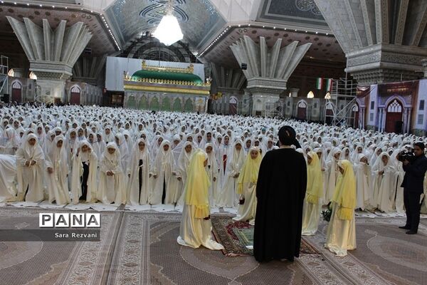 جشن طوبائیان از فرش تا عرش در حرم امام راحل