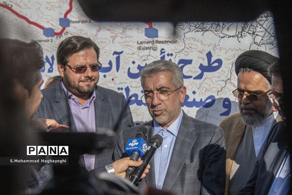 آغاز عملیات انتقال آب خلیج فارس به لامرد