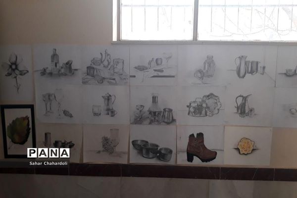 برگزاری نمایشگاه هنرهای تجسمی و گرافیک در هنرستان تهذیب همدان