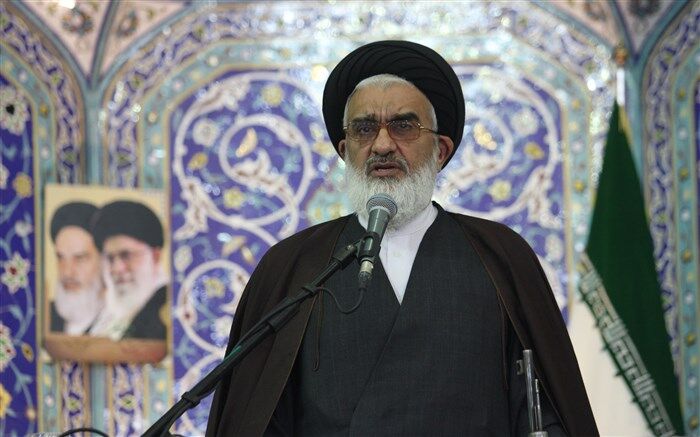 امام جمعه قم: قم جای اقدامات هنجارشکنانه نیست