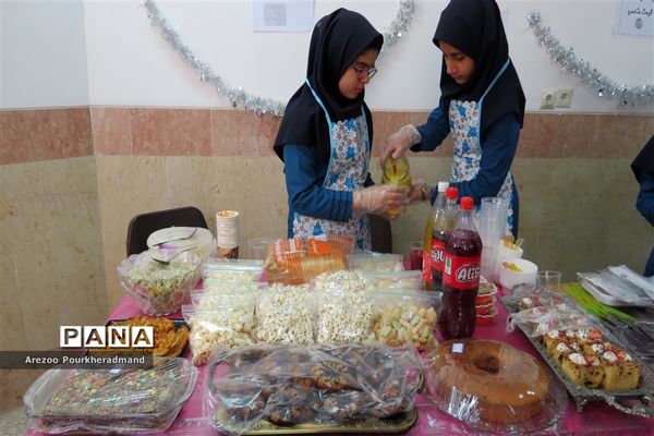 آیین افتتاحیه بازارچه کارآفرینی دبیرستان فرزانگان شهدا اردکان