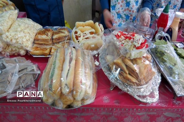 آیین افتتاحیه بازارچه کارآفرینی دبیرستان فرزانگان شهدا اردکان