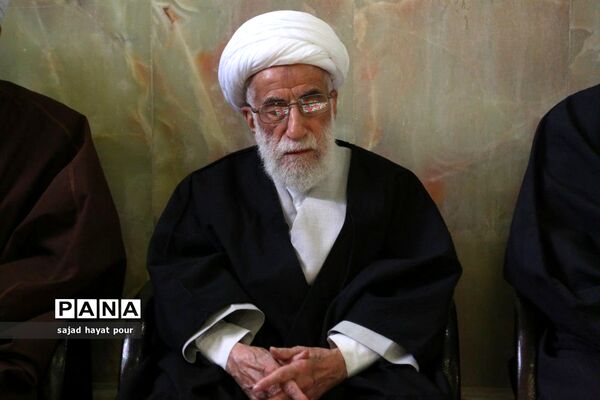 تشییع پیکر آیت‌الله مؤمن در قم