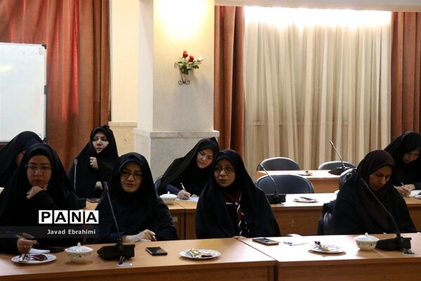 جلسه هم‌اندیشی و تبیین برنامه‌های طرح سفیران گردشگری