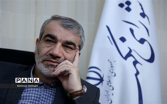 کدخدایی: رهبری نگفت «شکست احمدی‌نژاد، شکست من است»