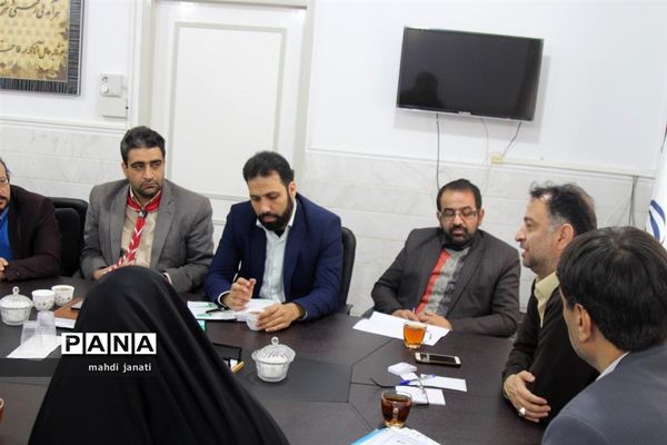 دیدار صمیمی مجامع سازمان دانش‌آموزی استان قم با مدیرکل آموزش و پرورش