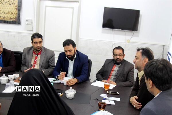 دیدار صمیمی مجامع سازمان دانش‌آموزی استان قم با مدیرکل آموزش و پرورش