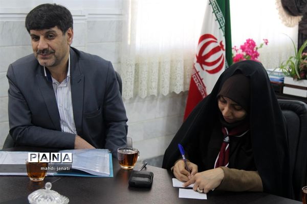 دیدار صمیمی مجامع سازمان دانش‌آموزی استان قم با مدیرکل آموزش و پرورش