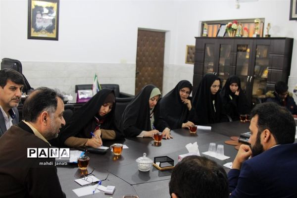 دیدار صمیمی مجامع سازمان دانش‌آموزی استان قم با مدیرکل آموزش و پرورش