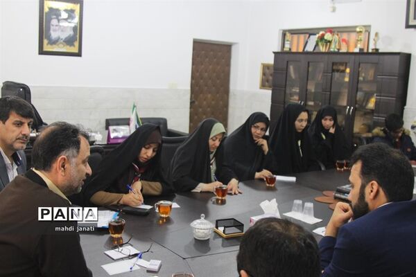 دیدار صمیمی مجامع سازمان دانش‌آموزی استان قم با مدیرکل آموزش و پرورش