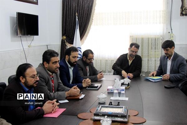 دیدار صمیمی مجامع سازمان دانش‌آموزی استان قم با مدیرکل آموزش و پرورش
