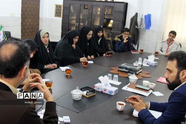 دیدار صمیمی مجامع سازمان دانش‌آموزی استان قم با مدیرکل آموزش و پرورش