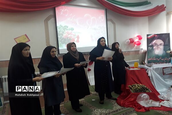 برگزاری مراسم میلاد حضرت زهرا (س) دردبیرستان فخرالزمان قریب