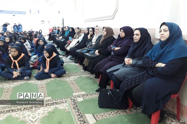 برگزاری مراسم میلاد حضرت زهرا (س) دردبیرستان فخرالزمان قریب