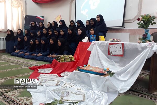 برگزاری مراسم میلاد حضرت زهرا (س) دردبیرستان فخرالزمان قریب