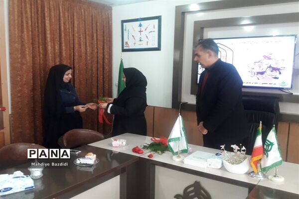 مراسم تجلیل از بانوان شاغل درسازمان دانش آموزی خراسان جنوبی