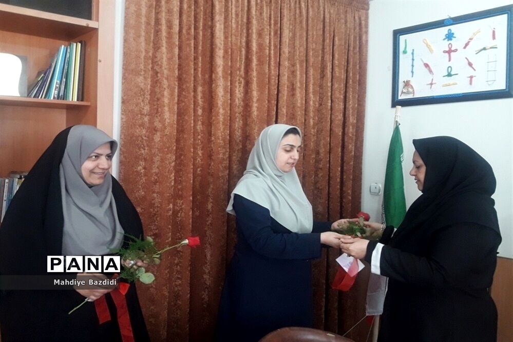 مراسم تجلیل از بانوان شاغل درسازمان دانش آموزی خراسان جنوبی