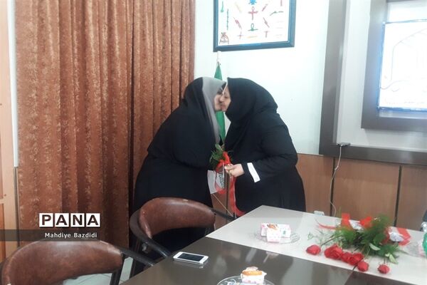 مراسم تجلیل از بانوان شاغل درسازمان دانش آموزی خراسان جنوبی