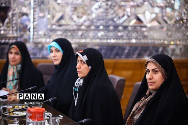 دیدارنمایندگان زن مجلس با علی لاریجانی