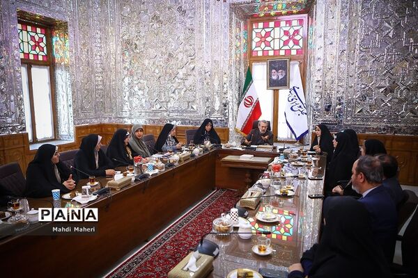 دیدارنمایندگان زن مجلس با علی لاریجانی